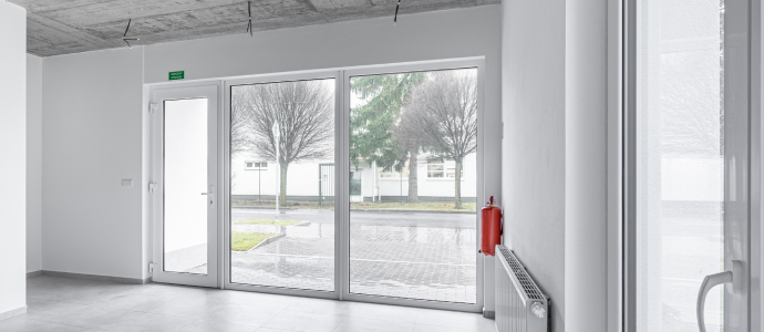 dver-gluhaya-plastikovaya