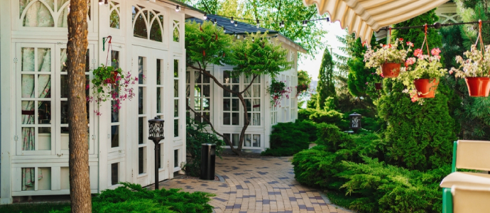 остекленная беседка