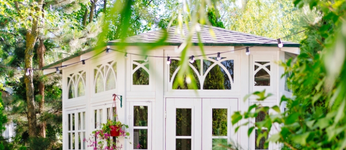 беседка с окнами