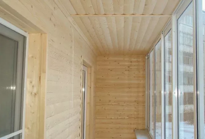 Внутренняя отделка балкона деревянной вагонкой - фото - 1