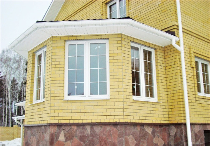 Остекление загородного дома с тонированием и раскладкой - фото - 1